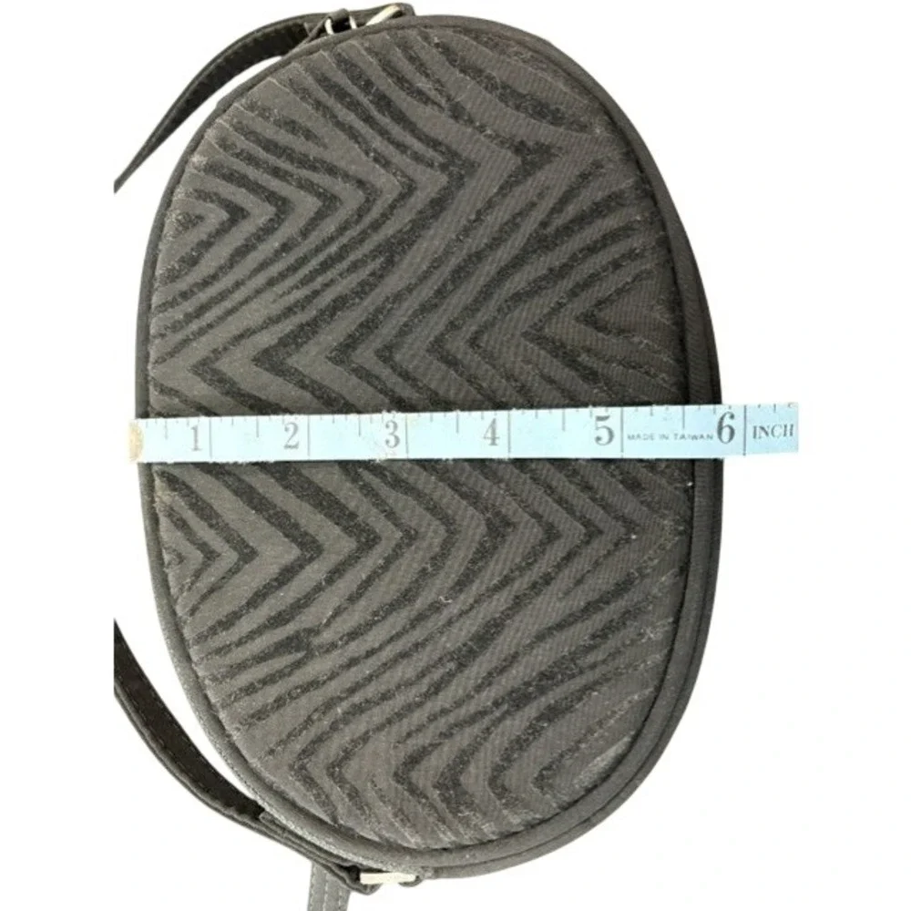 Vera Bradley Crossbody Bag Charcoal Gray Black Chevron Animal Print Oval Zip Bag